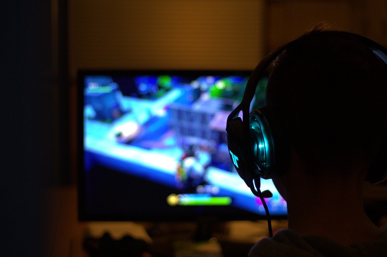 Reduce the risk of gaming with strangers — fundamental safety tips